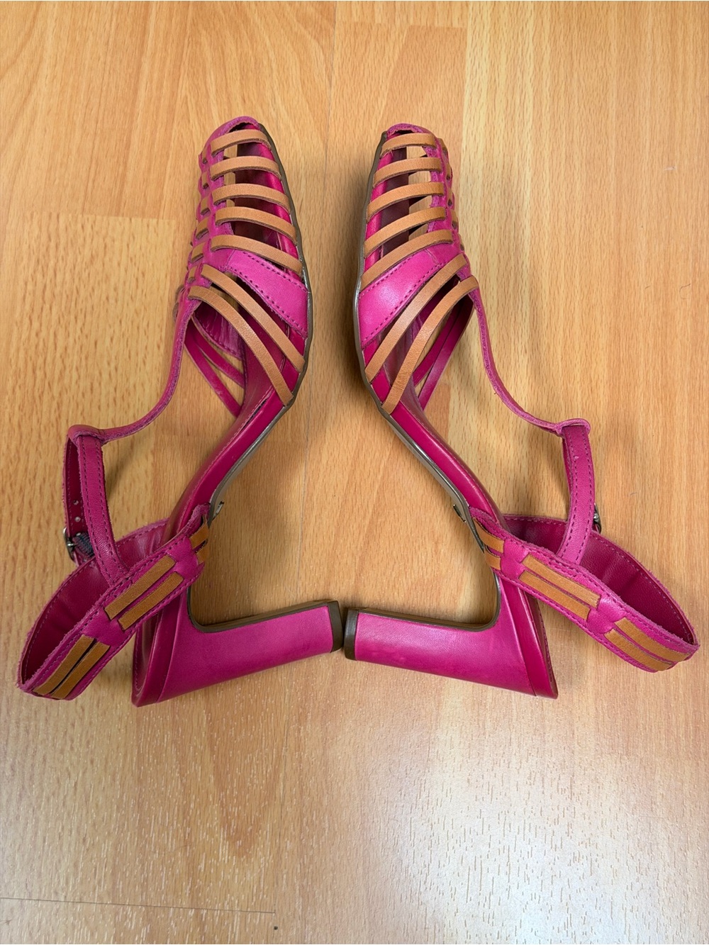 Arezzo Women's Maia T-Strap Colorful Sandal Brazilian Leather, Size 7.5 - Picture 5 of 9